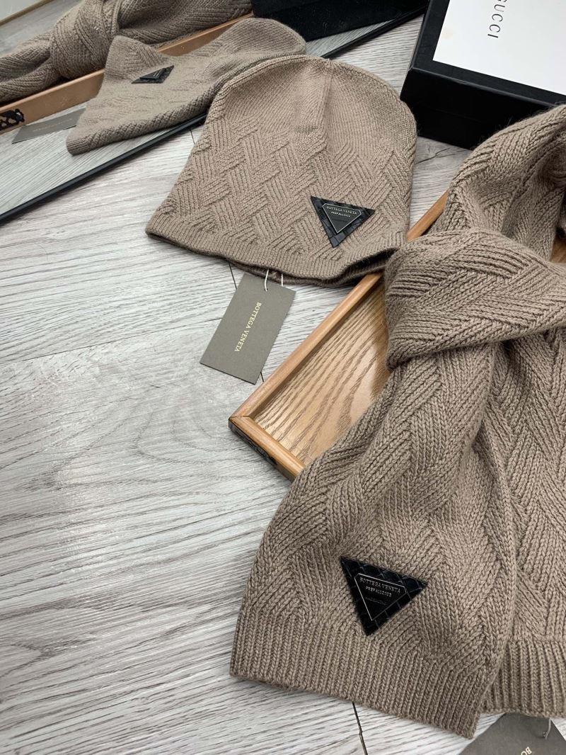 Bottega Veneta Caps Scarfs